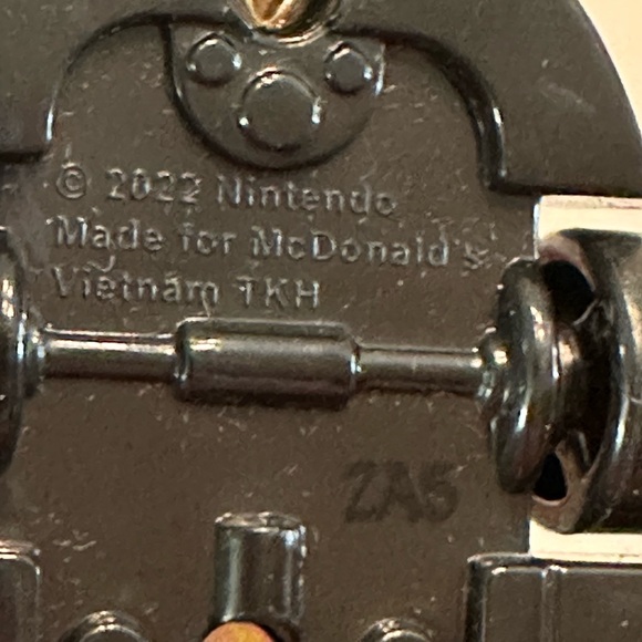 McDonald Mario Kart Happy Meal Toys Yoshi Donkey Kong Toad and Princess Peach - Picture 2 of 3